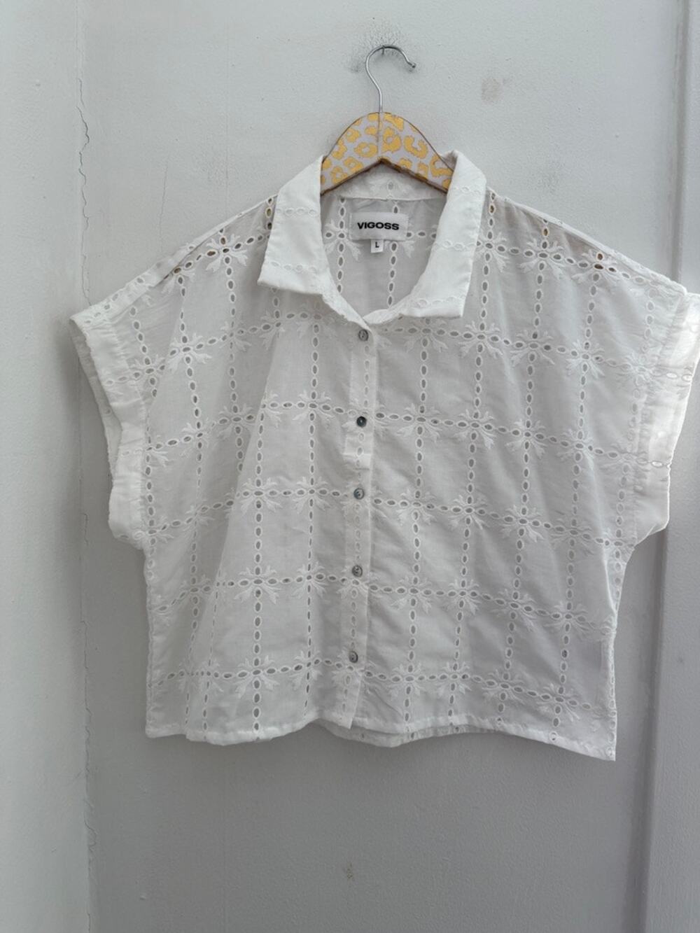 Vigoss White Eyelet Cropped Blouse | Size Large